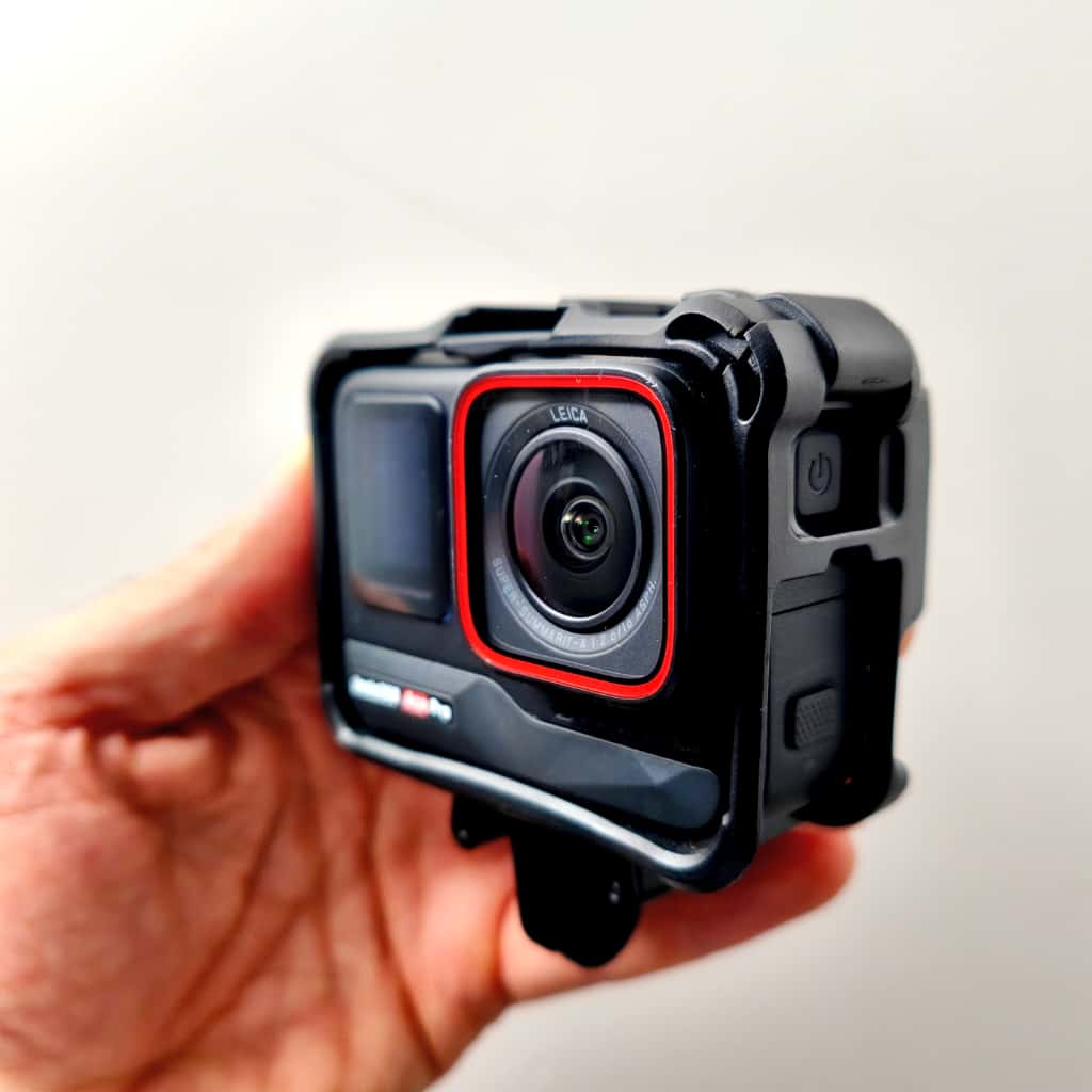 INSTA360 ACE PRO + IMPUGNATURA GALLEGGIANTE