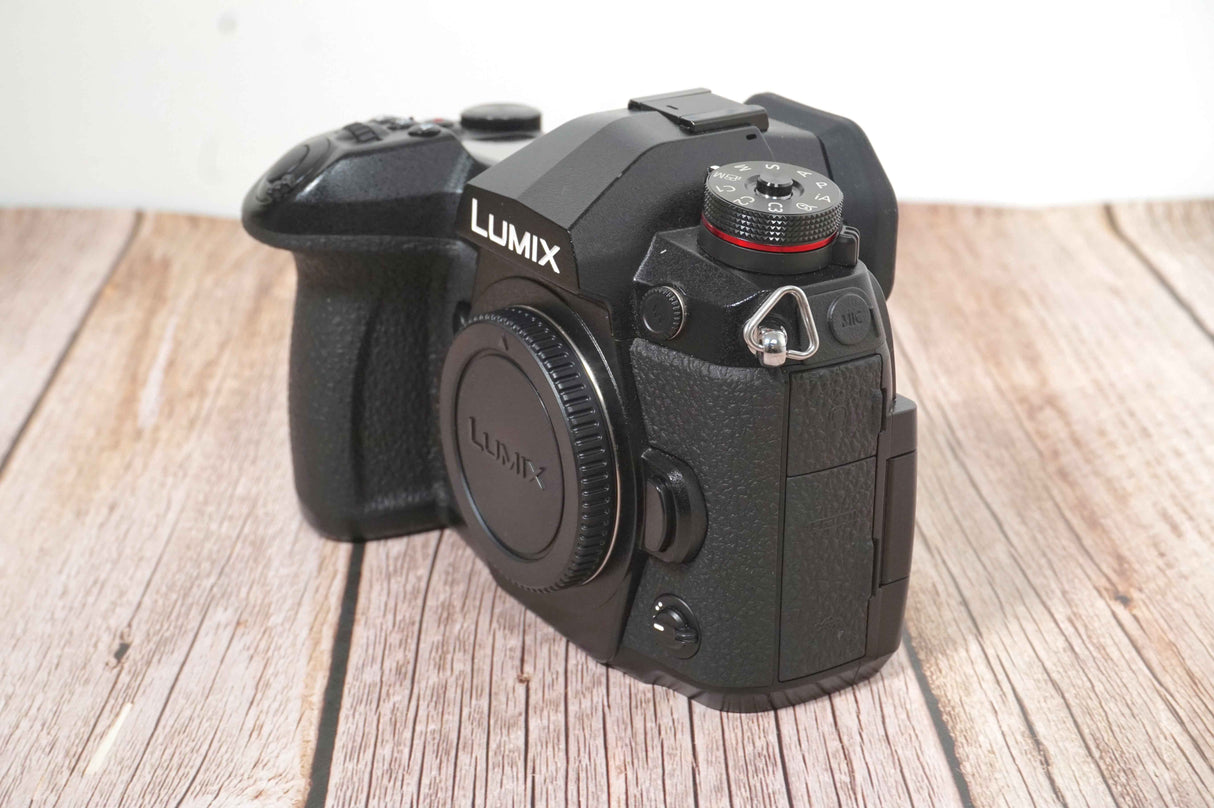 Panasonic Lumix G9 (7200 SCATTI) + 3 BATTERIE