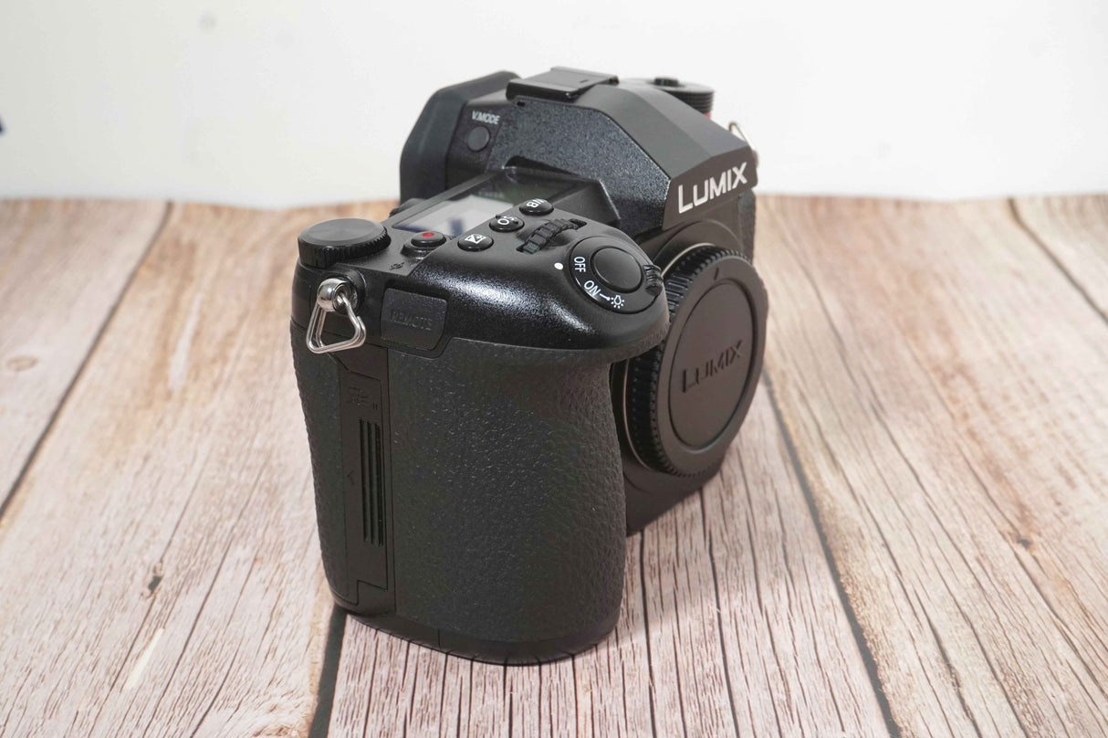 Panasonic Lumix G9 (7200 SCATTI) + 3 BATTERIE