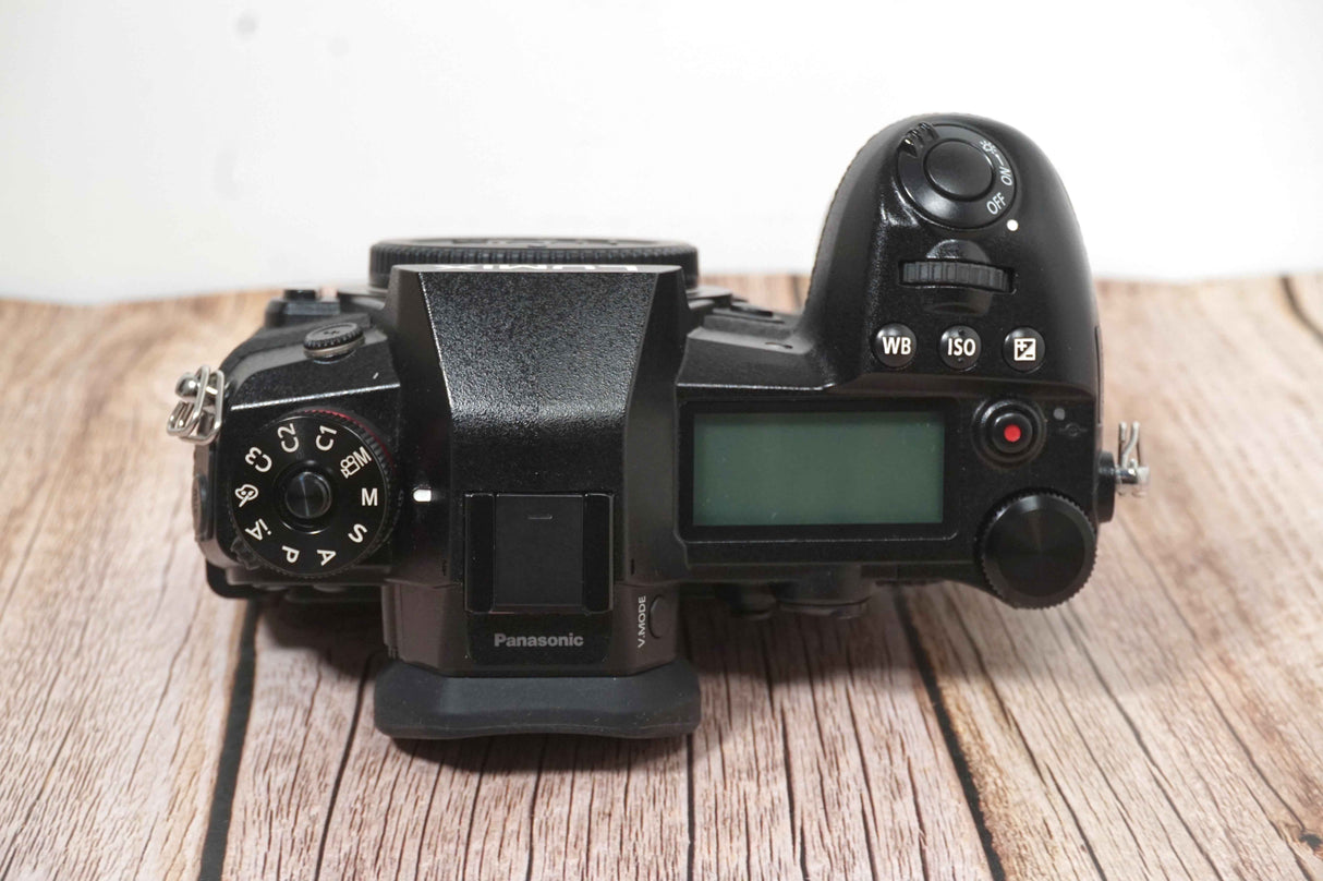 Panasonic Lumix G9 (7200 SCATTI) + 3 BATTERIE