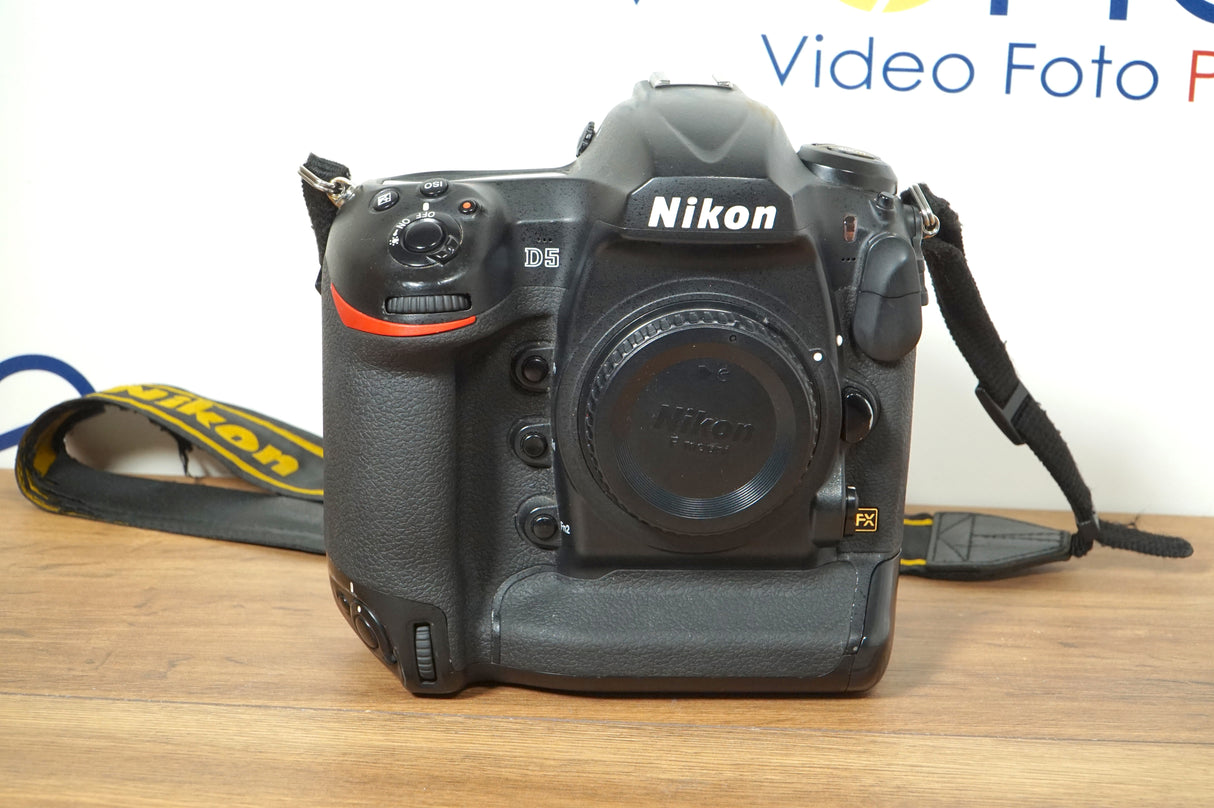 Nikon D5 USATA (382000 scatti)