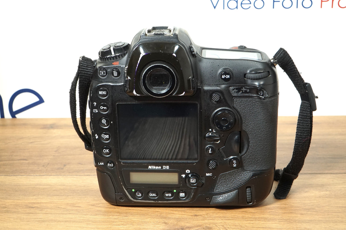 Nikon D5 USATA (382000 scatti)