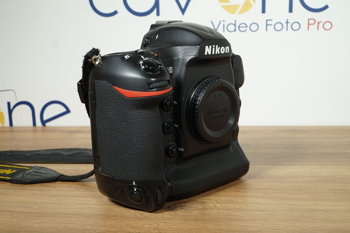 Nikon D5 USATA (382000 scatti)
