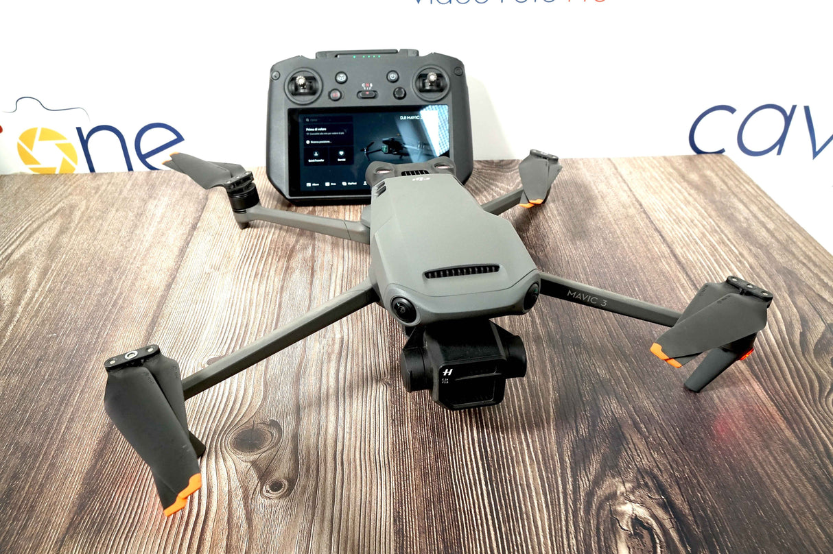 DJI Mavic 3 Fly More Combo con RC Pro (usato)