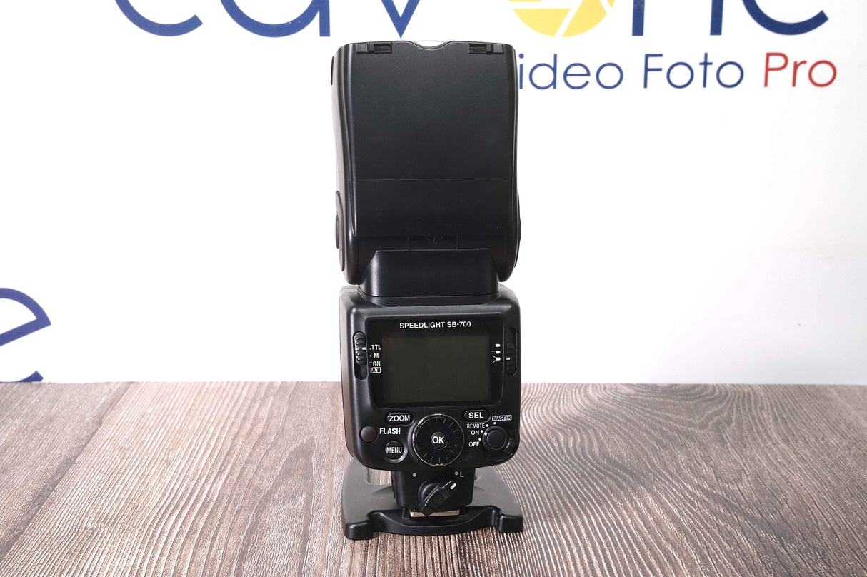 NIKON SB 700