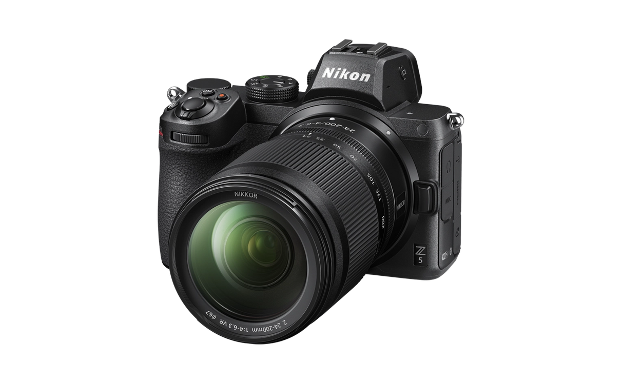 Nikon Z5 + Z24-200mm F/4-6.3 VR + SD 64GB