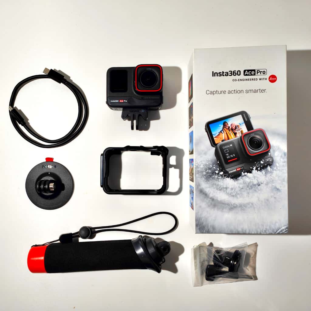 INSTA360 ACE PRO + IMPUGNATURA GALLEGGIANTE