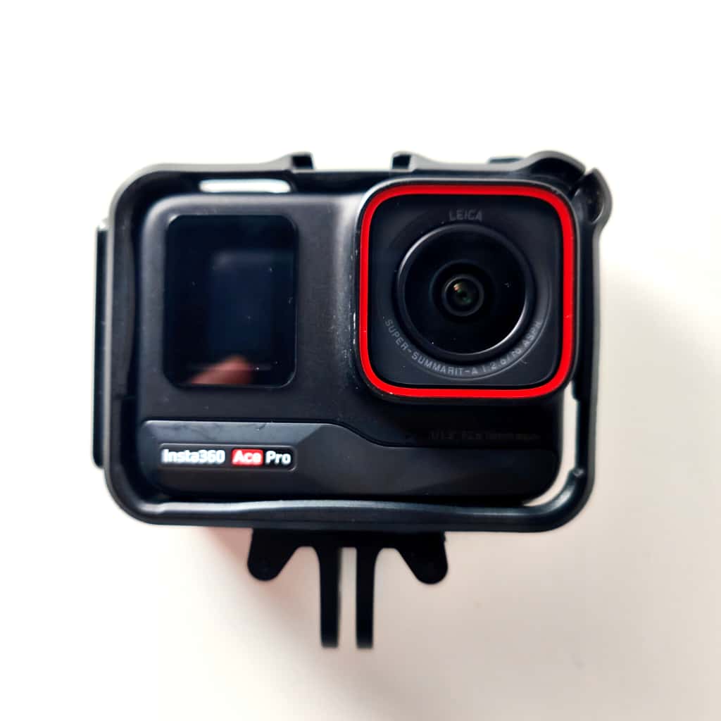 INSTA360 ACE PRO + IMPUGNATURA GALLEGGIANTE