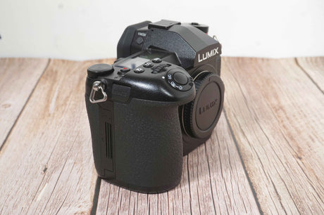 Panasonic Lumix G9 (7200 SCATTI) + 3 BATTERIE