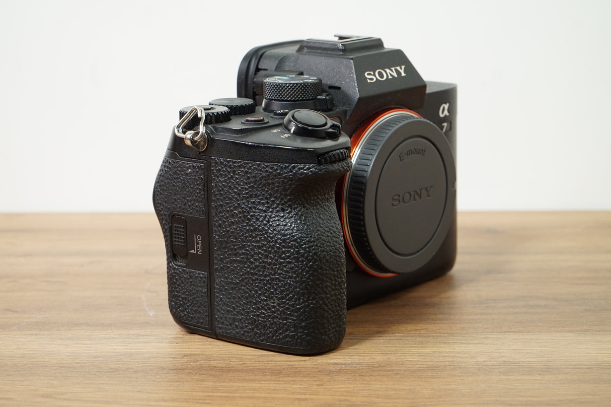 Sony A7 IV (GARANZIA SONY ITALIA FINO A LUGLIO 2028)