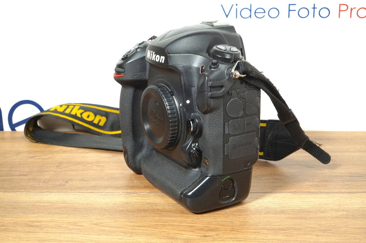Nikon D5 USATA (382000 scatti)