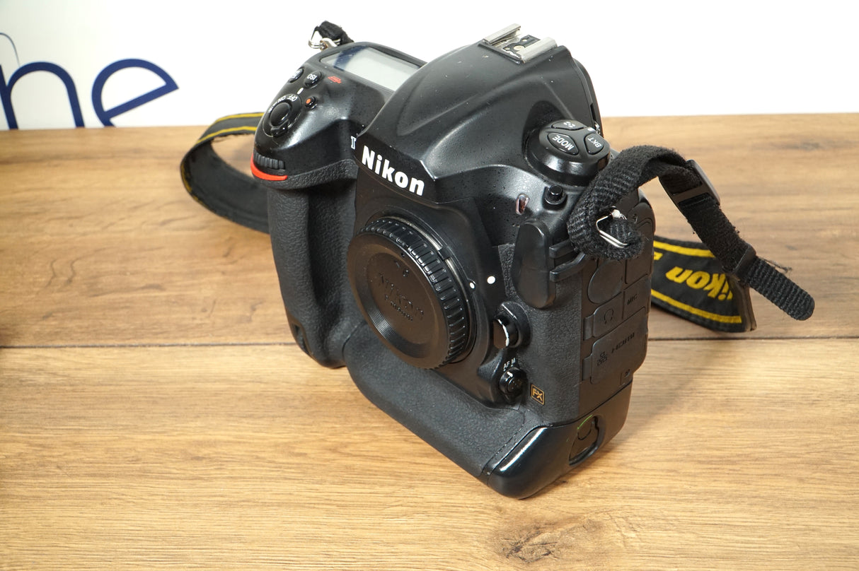 Nikon D5 USATA (382000 scatti)