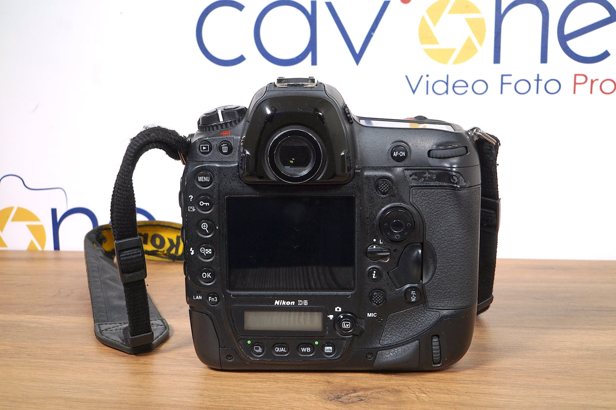 Nikon D5 USATA (382000 scatti)