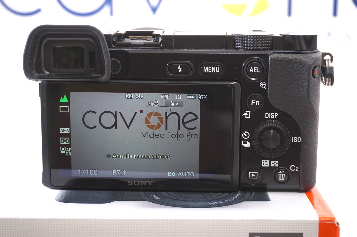 Sony A6100 kit + seconda batteria