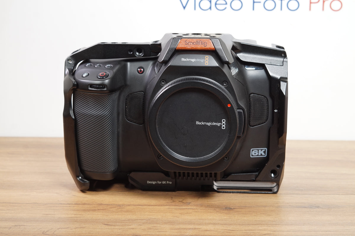 Blackmagic Pocket Cinema Camera 6K Pro + Cage SmallRig + Batteria – Pari al nuovo