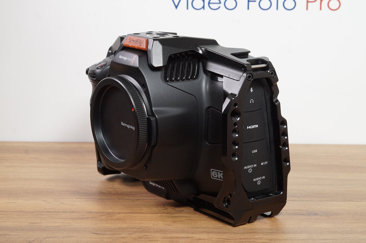 Blackmagic Pocket Cinema Camera 6K Pro + Cage SmallRig + Batteria – Pari al nuovo