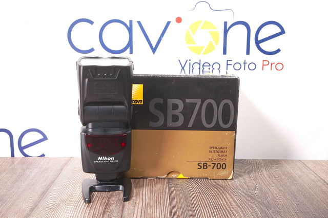 NIKON SB 700