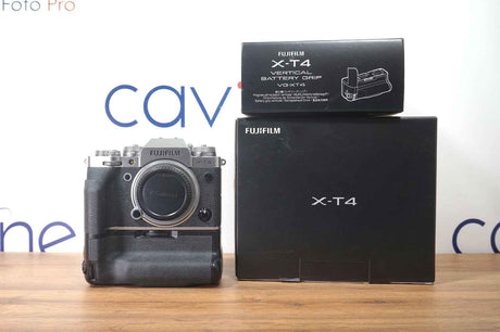 FUJI X-T4 + Vertical grip (2350 scatti)