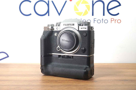 FUJI X-T4 + Vertical grip (2350 scatti)