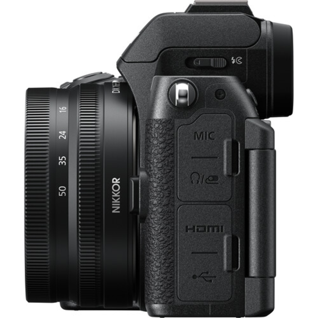 Nikon Z50II + 16/50mm F3.5-5.6 VR + SD Lexar 128GB - Garanzia 4 anni Nital - Cavone Lux Pro